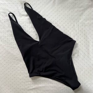 Parade Perfect V Plunge One-Piece Swimsuit | size S | Eightball